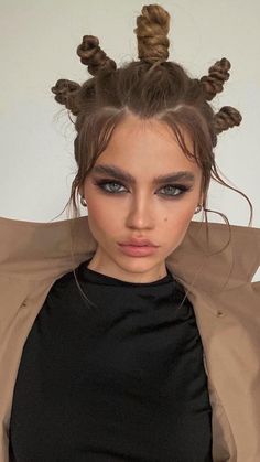 Editorial Hair, Hair Stylist Life, Round Faces, 인물 사진, Hair Art, Aesthetic Hair, Fashion Makeup, Hair Looks, Cute Hairstyles