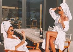 Our Editor's Staycation Bucket List Spa Day Bachelorette Party, Spa Day Aesthetic, Spa Bachelorette Party, Bachelorette Party Photoshoot, Bff Shoot, Bachelorette Photoshoot, White Robes, Mode Poses, Stile Kendall Jenner