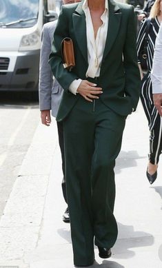 Women’s Suites, Womens Suits Homecoming, Pants Suit Aesthetic, Forest Green Womens Suit, Fem Suit Wedding, Woman Green Suit, Women In Pantsuits, Suit Inspiration Women, Female Suit Outfit Casual