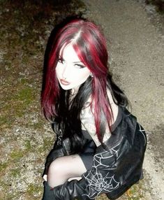 seraphina van doren Red Hair Alt Girl, Red And Black Hair Color, Goth Hair, Hair Inspiration Short, Red Highlights