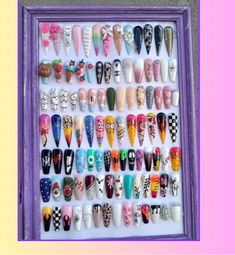 Nail Display Ideas, Desain Salon Kuku, قلادات متدلية, Pop Art Nails, Retro Nails, Home Nail Salon, Nail Salon Decor, Hippie Nails