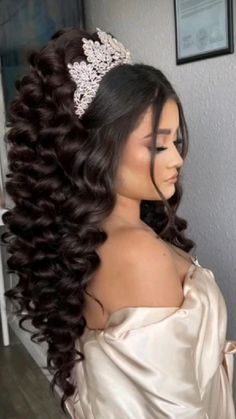 Quinceanera Hairstyles Long Hair, Hairstyles Long Hair Wedding, Hairstyles For Quince, Quince Hair Ideas, Hair Down Quinceanera Hairstyles, Hair Wedding Styles, Quince Makeup, Quince Hair