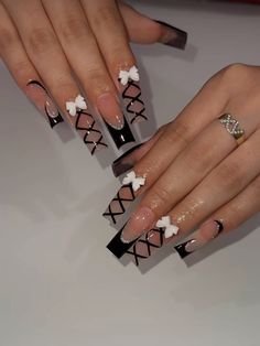 Black White Nails Designs Classy, Winter Nails Black And White, French Tip Designs Square, Black White Nails Designs, Black French Tip Designs, Black And White French Tip Nails, Black Nail Inspo Acrylic, Nails With Black And White, Nail Designs Black