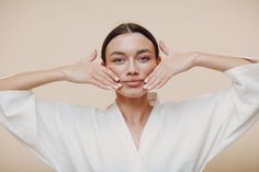 These face yoga tips and exercises will make your face look younger, brighter, and slimmer, and will define your jawline to boot! Yoga 101, Expensive Skin Care Products, Botox Alternative, Face Yoga Facial Exercises, Slimmer Face, Face Exercises, Yoga Facial