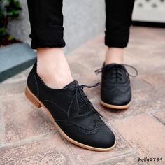 Brogues Womens, Oxford College, Oxford Shoes Heels, Oxford Shoes Outfit, Shoes Big, College Style, Women Oxford Shoes, Dress Shoes Womens, College Fashion