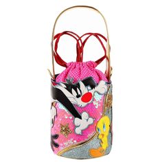 New With Tags: A Brand-New, Unused, And Unworn Item (Including Handmade Items) In The Original Packaging (Such As The Original Box Or Bag) And/Or With The Original Tags Attached. Have You Ever Wanted To Carry All The Fun Of Looney Tunes With You Wherever You Go? Well, Now You Can! This Bucket Bag Cutie Features Sylvester The Cat, Tweety Pie, Daffy Duck, And Taz Chasing Each Other Around And Around! Complete With A Top Handle And Optional Adjustable Shoulder Strap, And Closed With A Handy Drawstr Luxury Pink Bucket Box Bag, Multicolor Shoulder Box Bag With Dust Bag, Designer Bucket Bag For Party, Multicolor Bucket Bag For Party, Multicolor Bucket Bag With Dust Bag, Multicolor Box Bag With Dust Bag For Travel, Chic Multicolor Top Handle Bucket Bag, Trendy Handheld Bucket Bag With Dust Bag, Multicolor Pouch Bucket Bag With Detachable Handle