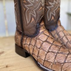 The price INCLUDES taxes and shipping to anywhere in the United States.
We present the JB-761 cowboy boot, an authentic work of art in boots, made with genuine pirarucu fish in an oryx tone. This exotic and genuine material stands out for its unique texture and exceptional durability. The pigskin leather lining provides extra comfort and perfect adaptability to the foot. The cowhide sole, combined with a 12-inch shaft and 1.5" heel, provides a solid base and classic style. Made in León, Mexico, Western Leather Boots With Crocodile Pattern, Western Boots With Crocodile Pattern And Round Toe, Dog Tree, Western Boots For Men, Beach Tattoo, Beach Bike, Black Bike, Bike Week, Boots For Men