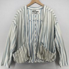 Freecity Jacket Women M Saint Tropez Sailor Stripe Open Front Cotton Blue Usa Discoloration Visible In Photos, Please Check Carefully. Please Scroll Through All Listing Photos For Measurements. Please See All Photos Carefully...And Ask For More. Photos Are An Integral Part Of This Listing And All Listings. Please Enlarge And Examine Them Closely. Pilling: Pilling Is Not A Fabric Defect And May Be Present On Our Pre-Owned Items. Pilling Happens Naturally When Fibers In The Material Become Loose And The Friction Caused By Movement On The Fibers, Cause Them To Ball Up. This Is Normal, Common And Easily Treatable. All Fabrics Will Pill At Least A Little Bit During Their Lifetimes. Color: Col Oversized Light Blue Cotton Outerwear, Light Blue Oversized Cotton Outerwear, Light Blue Cotton Outerwear For Spring, Light Blue Relaxed Fit Cotton Outerwear, Light Blue Cotton Outerwear With Pockets, Light Blue Relaxed Fit Outerwear With Long Sleeves, Relaxed Fit Light Blue Long Sleeve Outerwear, Blue Outerwear With Pockets For Layering, Spring Daywear Outerwear With Patch Pockets