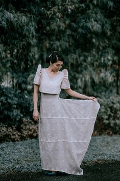 Wedding with Local Produce Favors | Philippines Wedding Blog Filipiniana Dress Modern Plus Size, Modern Filipiniana Outfit Classy, Filipiniana Costume, Modern Filipiniana Wedding, Filipiniana Fashion, Filipiniana Wedding Dress, Modern Filipiniana Gown, Filipiniana Wedding Theme, Opm Songs