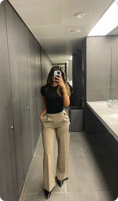 Business Casual Inspo Summer, Formal Pants Outfit Women, Work Baddie, Library Outfits, European Wardrobe, Real Estate Outfits, Corporate Girly, Girl Boss Outfit, Formal Pants Women