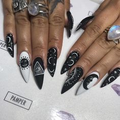 Ongles Goth, Halloween Nail Art Easy, Halloween Nails Diy, Halloween Acrylic Nails, Cute Halloween Nails