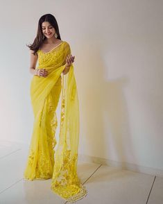 yellow wedding outfits Indian Fashion Saree, Saree Designs Party Wear, Yellow Saree, Saree Trends, Elegant Saree, Bridal Blouse Designs