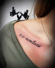 a woman with a tattoo on her shoulder saying it's nice to know what is in