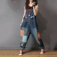 Vintage Dungarees Outfit, Denim Dungarees Outfit, Overalls Diy, Folk Style Clothing, Pieces Aesthetic, Dungarees Outfit, Dungarees Outfits, Baggy Dungarees, Dungaree For Women