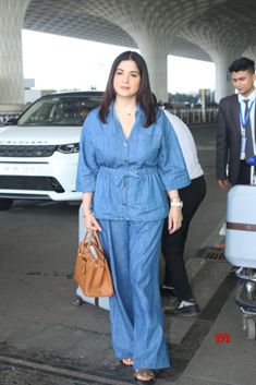 Maheep Kapoor Spotted At Mumbai Airport Departure - Gallery

 #MaheepKapoor #Mumbai #Airport