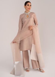 Silk Kurti Designs Pakistani, Organza Kurti Designs, Pret Wear, Silk Outfits, Matching Separates, Kurta Set For Women, Boutique Suits, Pakistani Fashion Casual, Pakistani Fancy Dresses