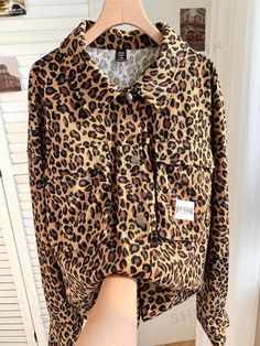 Details:Button \nStyle:Casual \nNeckline:Collar \nType:Other \nDetails:Patched \nDetails:Pocket \nSleeve Type:Drop Shoulder \nColor:Multicolor \nPattern Type:Leopard Print \nPattern Type:Textured Pattern \nSleeve Length:Long Sleeve \nLength:Regular \nFit Type:Oversized \nFabric:Non-Stretch \nMaterial:Woven Fabric \nComposition:100% Polyester \nCare Instructions:Machine wash or professional dry clean \nTemperature:Late Fall (10-17℃/50-63℉) \nPockets:No \nSheer:No \nBody:Unlined \n Plus Size Coats, Late Fall, Casual Jacket, Drop Shoulder, Letter Prints, Woven Fabric, Leopard Print, Dry Clean, Plus Size