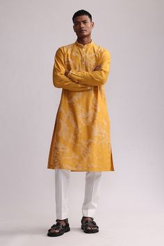 Buy Purple Kurta Chanderi Silk Hand Embroidered Lotus Kingdom Set For Men by Runit Gupta Online at Aza Fashions. Georgette Kurta For Men, Transitional Straight Kurta Bandhgala With Intricate Embroidery, Thread Work Kurta Men, Embroided Kurta For Men, Mens Embroidered Kurta, Salwar Pattern