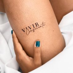 a close up of a person's legs with the word vivr on it