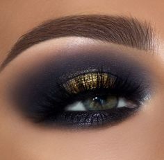 Eye Shadow Looks, Prom Blue, Make Up Designs, Shimmer Eye Makeup, Dark Eye Makeup, Trendy Eyeshadow, Eye Makeup Styles, Dramatic Eye Makeup