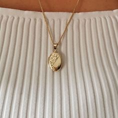 Oval Locket Necklace* 14K Gold Locket Pendant For Mother Birthday Gifts* For Lover Locket With Photo Gold Pendant* Personalized Locket Gifts Wife Birthday Gifts, Gold Locket Necklace, Photo Gold, Photo Locket Necklace, Oval Locket, Gold Bodies, Mother Birthday, Wife Birthday, Gold Locket