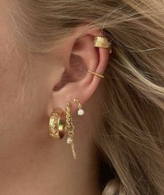 Triple Earring Stack, Gold Ear Styling, 00s Mode, Ethereal Jewelry, Earring Stack, Piercing Inspo, Nail Jewelry