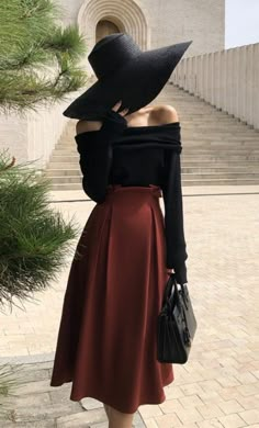 Elegant Black Off Shoulder Top. This will Make you look sexy classy. It is street style, good for elegant ladies, classy teens and modern fashion. Elegantes Party Outfit, Elegant Outfit Classy, Feminine Outfit, Black Hat, Fancy Outfits, Amelie, Classy Dress, Elegant Outfit, Elegant Fashion