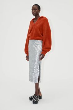 Relaxed mid-length skirt with a stretchy high waist, slip skirt layer and bright metallic sequined material. Double Collar Shirt, Straight Midi Skirt, Feminine Color Palette, Stine Goya, Winter Capsule Wardrobe, Studded Boots, Slip Skirt, Mid Length Skirts, Steel Grey