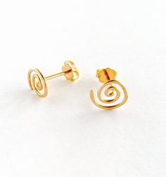 Gold Spiral Swirl Studs. Sun Swirl Stud Post Earrings. 14k Round Flat Hammered Stud Earrings. Plain Swirl Yellow Gold Earrings For Gift, Yellow Gold Swirl Earrings For Gift, Gold Studs, Post Earrings, Gold Filled, Swirl, Solid Gold, Yellow Gold, Stud Earrings