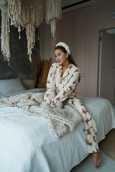 🔆 Discover our incredible pajamas made from warm, 100% cotton flannel! These soft, cozy pajamas will wrap you in warmth and comfort, even on the coldest nights, gently embracing your body. Designed to make every evening at home more relaxing, they fill you with soothing warmth before bed. These pajamas are the perfect choice for anyone who values comfort and self-care. 🔆 SIZE: BUST | WAIST | HIPS S: 33-35,2" | 23,5-25,9" | 35-36,6" M: 35,5-37,4" | 27,9-31,9" | 37-38,2" L: 37,8-40,5" | 27,9-31,9" | 38,6-41,7" XL: 40,9-44,5" | 29,7-31,9" | 42,1-45,3" 🔆  All of our items are made to order and are non-exchangeable and non-refundable.   We need the following measurements: bust, waist, and hips 🔆 MATERIAL:   100% natural cotton DELIVERY :   If you need to receive your order by a specific dat Pajamas Cozy, Pajamas Winter, Winter Sleepwear, Warm Pajamas, Cozy Pajamas, Winter Pajamas, Cotton Pajamas, Women's Pajamas, Cold Night