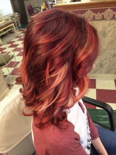 Violet/Bright red ombré with blonde peek boo highlights. Red Hair Trends, Red Hair With Highlights, Rojo Color, Diet Vegetarian, Hair Color Highlights, Red Hair Color, Face Hair