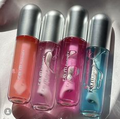 Lip Gloss Rem Beauty, Rem Beauty Lipgloss, Ariana Grande Lip Oil, Rem Beauty Lipstick, Rem Beauty Lip Oil, Rem Makeup, Aesthetic Lips, Lipgloss Collection, Profumo Victoria Secret