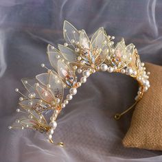 Crown Aesthetic, Beautiful Tiaras, Magical Jewelry, Fairytale Dress, Fancy Jewellery, Fancy Jewelry, Fantasy Jewelry, Girly Jewelry, Tiaras And Crowns