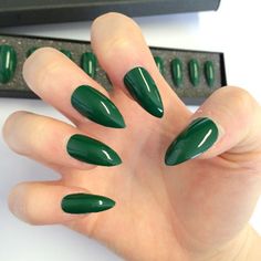 028 Doobys Stiletto - Emerald Gloss / Gel Look - 24 Pointy Claw Nails Dark green Stiletto Nails Dark Green, Nails Dark, Glitter Manicure, Claw Nails, Dots Nails, Nail Style, Pedicure Kit