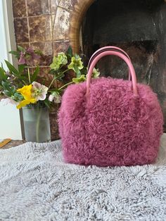 A pink curly sheepskin handbag,beautiful color (super soft) fully sheep leather lining and a  pink cowhide handle with a zipper pocket,come with shoulder strap,great gift 🎁 for Mother's Day! Size:L20 x H18 x W 14 cm Pink Cowhide, Fur Handbag, Fur Handbags, Cat Bag, Toy Bags, Dog Bag, Sling Bags, Sheep Leather, Mother Day Gifts