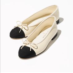 Chanel Ivory Ballet Flat. Size 40 Brand New/ Never Worn Chanel Shoes Heels White, Chanel Ankle Strap Flats, Ivory Ballet Flats, Tas Chanel, Chanel Ballerina, Le Rosey, Chanel Flats, Shoes Chanel, Dr Shoes