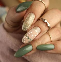 Green Gingerbread Nails, Xmas Nails Christmas Green, Gingerbread Nails Art, Different Christmas Nails, Simple Gingerbread Nails, Ginger Bread Nails Design, Christmas Nails Gingerbread Man, Gingerbread Nail Designs, Gingerbread Christmas Nails