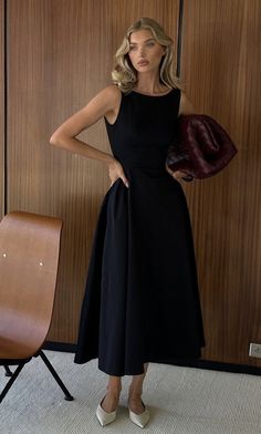 Modest Graduation Outfit, Wallpapers Music, October Outfits, Classic Black Dress, Elsa Hosk, Graduation Outfit, Modest Fashion Outfits, Petite Outfits