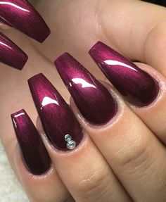 Wine Almond Acrylic Nails, Plum Shellac Nails, Pink Burgundy Nails, Cranberry Color Nails, Chrome Maroon Nails, Dark Red Nails With Chrome, Plum Chrome Nails, Wine Chrome Nails, Burgundy Ombre Nails