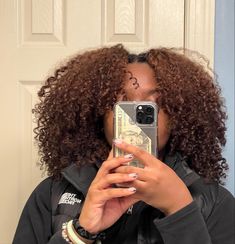 Dyed Curly Hair, Honey Brown Hair, Brown Curly Hair, Brown Hair Inspo, Brown Hair Dye, Quick Natural Hair Styles, Dyed Hair Inspiration, Dyed Natural Hair, Hairdos For Curly Hair