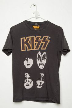 Dr Mundo, Camisa Rock, Vintage Kiss, Kiss Band, Outfit Vintage, Rock T Shirts, Rock Shirts, Selling Clothes, Band Shirts