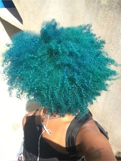 Blue Coily Hair, Green And Blue Hair Dye, Teal Natural Hair Black Women, Teal Natural Hair, Green Blue Hair Dye, Light Teal Hair Color, Blue And Green Dyed Hair, Blue Green Hair Black Women