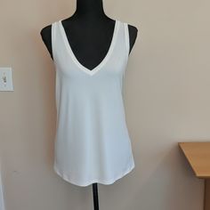 Nwot Express Sleeveless Top Cheap Solid Color Spaghetti Strap Camisole, Cheap Solid Camisole With Tank Straps, Affordable Stretch Zara Tank Top, Old Navy Tank Top Spaghetti Strap, White Stretch Sleeveless T-shirt, White Silver, Sleeveless Top, Color White, Womens Tops