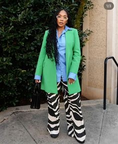 Kelly Green Blazer Outfit, Teal Outfit Ideas, Green Striped Shirt Outfit, Green And Blue Outfit, Blue And Green Outfit, Green Blazer Outfit, Green Outfits For Women, Jeans Blazer Outfit, Green Jacket Outfit