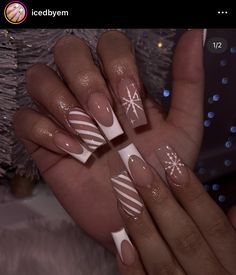 Simple Christmas Nails Long Square, Cute Nails Acrylic Christmas Simple, Christmas Nails Medium Length Square, Winter Nails Square Medium, Medium Square Christmas Nails, Christmas Nails Inspiration Short, Christmas Nails Square Medium, Christmas Nail Sets Short, Glam Short Nails