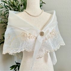 This Elegant Off White Embroidered Organza Alampay Panuelo Is An Elegant Shawl And Cover To Dress Up Your Outfit Or Your Filipina Maria Clara Style Or Your Wedding Gown! This Beautiful Cover Wraps Around Your Shoulders And Is Perfect To Put Over A Simple Black Or White Dress. Perfect For Weddings And Special Occasions. Wear It As A Philippine Costume And Filipiniana Style. Comes With A Pin As Shown In The Pictures. One Size Fits All. White Flowy Clothes, Filipiniana Accessories, Simple Filipiniana Dress, Maria Clara Gown, Filipina Dress Traditional, Filipina Dress, Alampay Filipiniana, Off The Shoulder Shawl, Maria Clara Dress