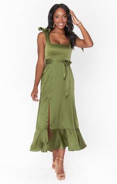 The perfect addition to elevate and accentuate your bridesmaid dresses! Garden Wedding Dress Guest, Olive Bridesmaid Dresses, Olive Green Bridesmaid Dresses, Bridesmaid Outfits, Maternity Dress Outfits, Dress Satin Bridesmaid, Bridesmaid Sash, Bridal Party Gowns, Maternity Bridesmaid Dresses