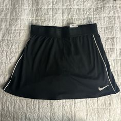 There Are 2 Extra Smalls 2 Smalls And 2 Size Mediums They All Have The Tags Except One Medium They All Are Brand New Never Worn Before White Nike Tennis Skirt, Nike Skirt, Nike Tennis Skirt, Nike Crop Top, Nike Skirts, Skort Dress, Fit Skirt, Tennis Skort, Golf Skirts