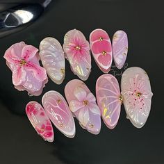 Welcome to 𝗟𝘂𝗺𝗶𝗻𝟴 𝗦𝘁𝘂𝗱𝗶𝗼 ! This is a one-person small business, based in Thailand. Nail art is my only passion in life and I'm still exploring. I'm trying to create more unique sets and take my work to the next level. So please stay tuned for my upcoming pieces  *̀ᴗ*̀  𝙔𝙤𝙪 𝙬𝙞𝙡𝙡 𝙧𝙚𝙘𝙚𝙞𝙫𝙚: ○ 10 handmade press on nails ○ adhersive tabs ○ cuticle stick ○ nail buffer ○ nail file ○ alcohol pad I'm also open for 𝗰𝘂𝘀𝘁𝗼𝗺 𝗼𝗿𝗱𝗲𝗿𝘀. So if you have any inquiry, please don' Press On Nails Easter, Pretty Pink Pressons With Decals, Small Press On Nails, Handpainted Press On Nails, Light Purple Floral Nails, Cute Fairy Nails, Light Colors Nails, Fairy Themed Nails, Pink And Purple Nails Short