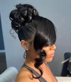 Messy Updo Black Women, Curly Hairstyles For Girls, Black Women Updo Hairstyles, Hair 90s, Hair Cut Ideas, 22 Birthday, Short Hair Cut, 90s Hair